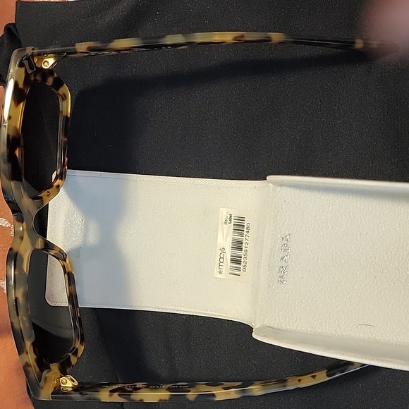 Shades - Picture 4 of 5